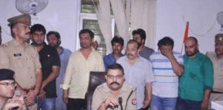 10-arrested-with-old-currency-of-rupees-1-crores./