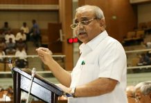 Dy CM Nitin Patel presents budget in Gujarat assembly