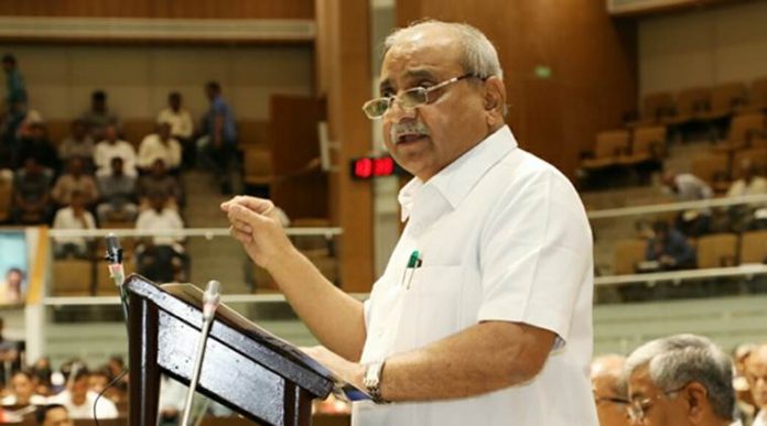 Dy CM Nitin Patel presents budget in Gujarat assembly