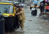 મુંબઇ,તા. ૨૪ દેશના વાણિજ્ય પાટનગર મુંબઇમાં ભારે વરસાદના કારણે લોકોની હાલત ફરી એકવાર કફોડી બની ગઇ છે. મુંબઈમાં અવિરત વરસાદનો દોર જારી રહ્યો છે જેના કારણે કેટલાક વિસ્તારોમાં જળબંબાકારની Âસ્થતી સર્જાઇ ગઇ છે. મંગળવારના દિવસે મોડી રાત્રે વરસાદની શરૂઆત થયા બાદ આજે વરસાદ જારી રહ્યો હતો. જેના કારણે શહેરના કેટલાક વિસ્તારોમાં ટ્રાફિક જામની Âસ્થતી રહી હતી. હવામાન વિભાગ દ્વારા કહેવામાં આવ્યુ છે કે આગામી બે દિવસ દરમિયાન ભાર વરસાદ પડવા માટેની ચેતવણી જારી કરવામાં આવી છે. વરસાદના કારણે કેટલીક જગ્યાએ અકસ્માતો પણ થયા છે. અંધેરીમાં આજે સવારમાં વિજિબિલિટી ઘટી જવાના કારણે કેટલાક વાહનો ટકરાઇ ગયા હતા. આ ઘટનામાં આઠ લોકો ઘાયલ થયા હતા. મંગળવારથી જારી વરસાદના કારણે હિન્દ માતા વિસ્તારમાં જળબંબાકારની Âસ્થતી રહી હતી. અહીં ઘુટણ સુધીના પાણી ભરાઇ ગયા હતા. આજે જારદાર વરસાદ જારી રહ્યો હતો. સાયન વિસ્તારમાં પાણી ભરાઇ ગયા છે. રેલવે ટ્રેક પર પણ પાણી ફરી વળ્યા છે. દરમિયાન ભારતીય હવામાન વિભાગે માહિતી આપતા કહ્યુ છે કે મુંબઇમાં ભારે વરસાદ જારી રહેશે જેથી લોકોને હાલ પુરતી કોઇ રાહત મળનાર નથી. મુંબઇની તુલનામાં મહારાષ્ટ્રના રાયગઢ અને રત્નાગીરી જિલ્લામાં હળવો વરસાદ થયો છે. મુંબઇમાં આઠમી જુલાઇની રાત્રે સુધી જુલાઇના સરેરાશ વરસાદ પૈકી ૫૨ ટકા હિસ્સામાં વરસાદ થઇ ગયો છે. જુલાઇમાં સરેરાશ ૮૪૦ મીમી વરસાદ થાય છે. જ્યારે આઠમી જુલાઇ સુધીમાં ૭૦૮ મીમીથી વધારે વરસાદ થઇ ચુક્યો છે. જુન મહિનાની વાત કરવામાં આવે તો ૨૨૭૨ મીમી વરસાદની તુલનામાં ૧૩૧૫ મીમી વરસાદ એટલે કે ૫૭ ટકા વરસાદ થયો છે.મુંબઇમાં વાર્ષિક સરેરાશ ૨૫૧૫ મીમી વરસાદ થાય છે. જે કુલ વરસાદનો ૫૨ ટકા હિસ્સો છે. વરસાદ સંબંધિત જુદી જુદી ઘટનાઓમાં આઠ લોકો ઘાયલ થયા છે. હિંદમાતા વિસ્તારમાં ઘુંટણ સુધીના પાણી ભરાઈ ગયા છે. સાયન રોડ ઉપર પણ ચારેબાજુ પાણી ભરાઈ ગયા હતા. ભારે વરસાદના કારણે વિજિબીલીટી ઘટી ગઈ છે જેના લીધે આજે સવારે અનેક વાહનો ટકરાયા હતા. મુંબઈ શહેરમાં વાર્ષિક સરેરાશ ૨૫૧૫ મીમી વરસાદ થાય છે જે પૈકી આ વખતે હજુ સુધી ૫૨ ટકા વરસાદ થઇ ચુક્યો છે. આ વર્ષે થાણેમાં જુલાઈના પ્રથમ સપ્તાહ બાદ કુલ ૧૩૪૦ મીમી વરસાદ થઇ ચુક્યો છે. ગયા વર્ષે આ અવધિ દરમિયાન ૧૮૧૪ મીમી વરસાદ નોંધાયો હતો. મુંબઈમાં ભારે વરસાદની ચેતવણી જારી કરવામાં આવ્યા બાદ તંત્ર સાબદુ બની ગયું છે. મુંબઈમાં છેલ્લા ત્રણ દિવસના ગાળામાં વરસાદ થયો ન હતો પરંતુ હવે જારદાર વરસાદ થઇ રહ્યો છે. આગામી બે દિવસ સુધી પણ લોકોને કોઇ રાહત નહીં મળે તેવી શક્યતા છે. આજે ઘુંટણ સુધીના પાણી અનેક જગ્યાએ ભરાઈ જતાં ટ્રાફિક જામની Âસ્થતિ રહી હતી.
