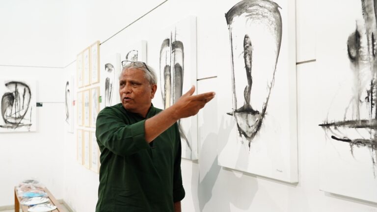 અમદાવાદમાં હઠીસિંહ વિઝ્યુઅલ આર્ટ સેન્ટર ખાતે આર્ટિસ્ટ રાજેન્દ્ર કડિયાનું સોલો એક્ઝિબિશન